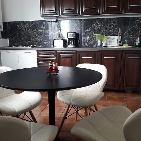 Hellen'S Ultracentral Apartament Buzău Dış mekan fotoğraf